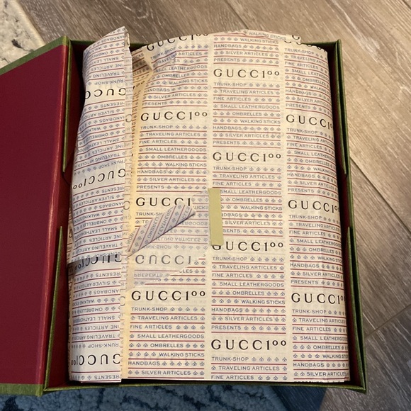 Small cinched Gucci crossbody - Picture 3 of 7